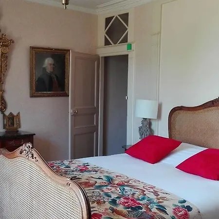 Couette-café Chateau De Saint Frambault 3*