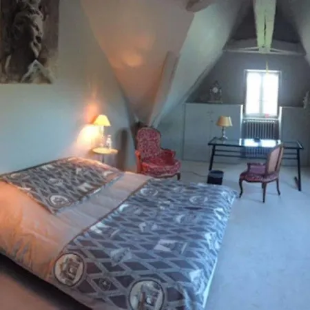 Couette-café Chateau De Saint Frambault 3*