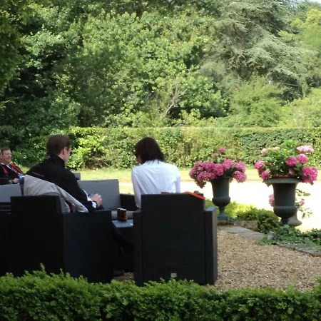 Chateau De Saint Frambault Couette-café 3*