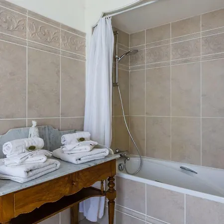 Chateau De Saint Frambault Couette-café