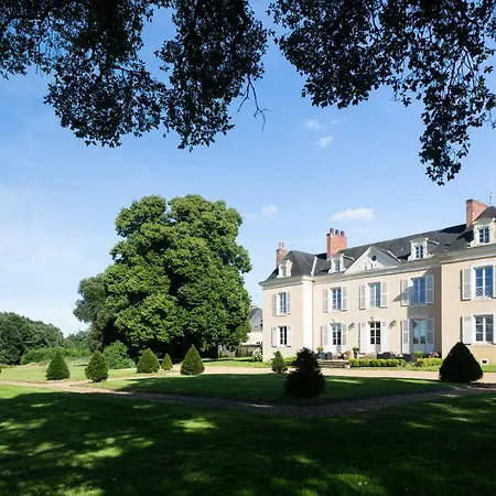 Chateau De Saint Frambault Couette-café