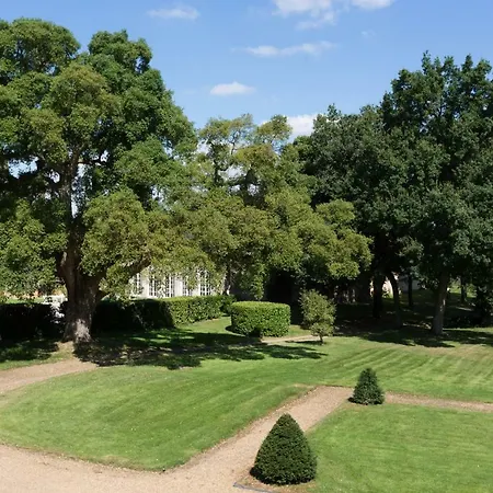 Couette-café Chateau De Saint Frambault 3*