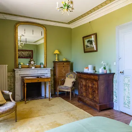 Couette-café Chateau De Saint Frambault 3*